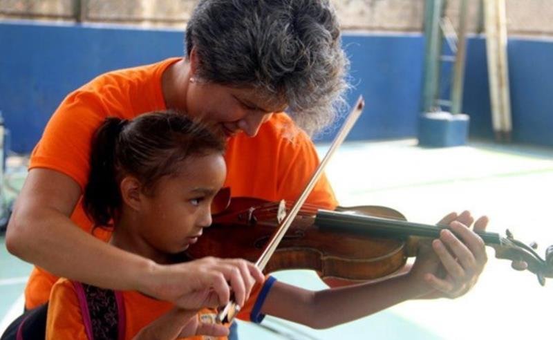 Brasil de Tuhu abre inscrições para vivência musical com educadores e leva a música de Villa-Lobos a escolas públicas de São Paulo