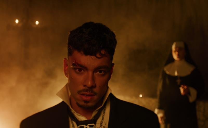 Luverboi celebra feedback de “Nosferatu” e revela histórias dos bastidores do clipe